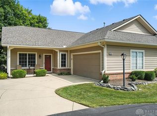 3359 Darbyshire Dr, Beavercreek, OH 45440