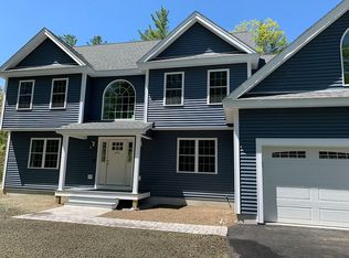 222 Reservoir Rd, Lunenburg, MA 01462