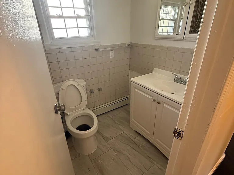 29 Champlain Ave #1 — Photo 5