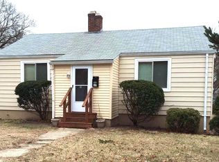 17 Sand Hill Dr, North Kingstown, RI 02852