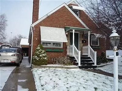1709 Ferndale Rd NW photo 1
