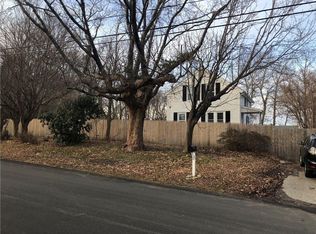 198 Glen Rd, Portsmouth, RI 02871