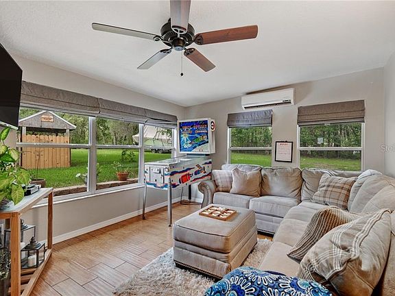 5th image of 12202 Oakwood Dr