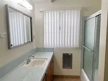 312 E Stocker St — Photo 4