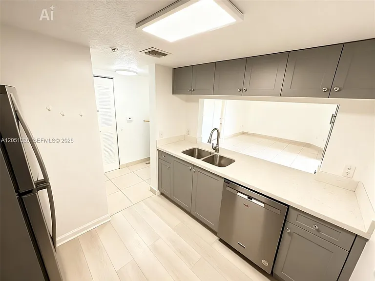 280 SW 20th Rd #504 — Photo 4