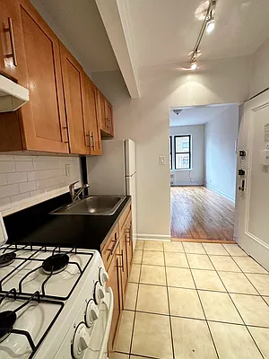 Rented by City Connections Realty | media 7