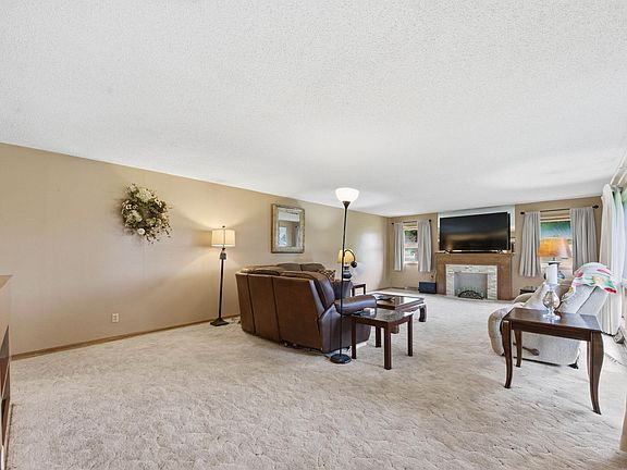 5th image of 1701 N Sunset Dr