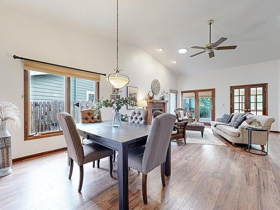 4th image of 2112 Creekwood Ct