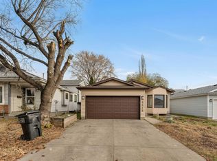 3313 43rd St NW, Edmonton, AB T6L5Z6