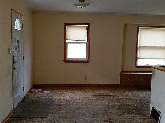 4th image of 4706 Wellington Ave