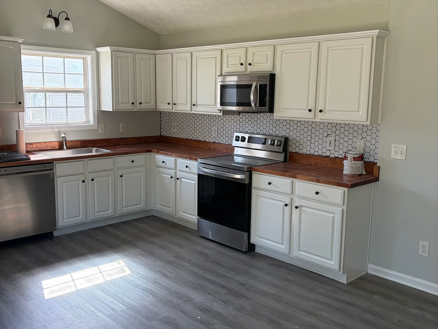 3 bed, 1400 sqft, $1,800 — Photo 4