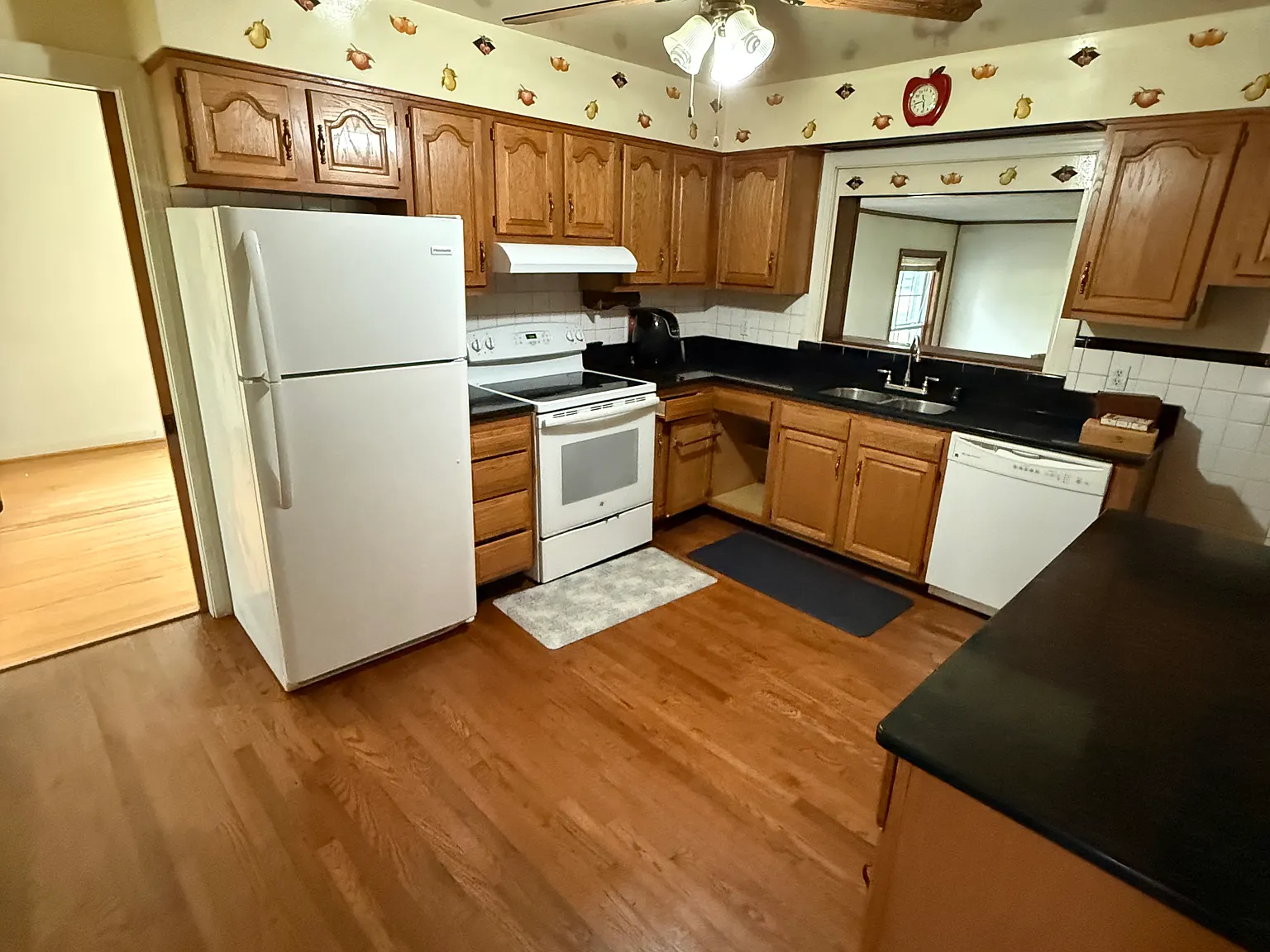3 bed, 1890 sqft, $2,350 — Photo 1
