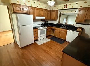 2206 Bashford Manor Ln, Louisville, KY 40218