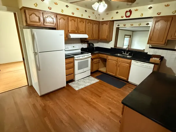 2206 Bashford Manor Ln, Louisville, KY 40218