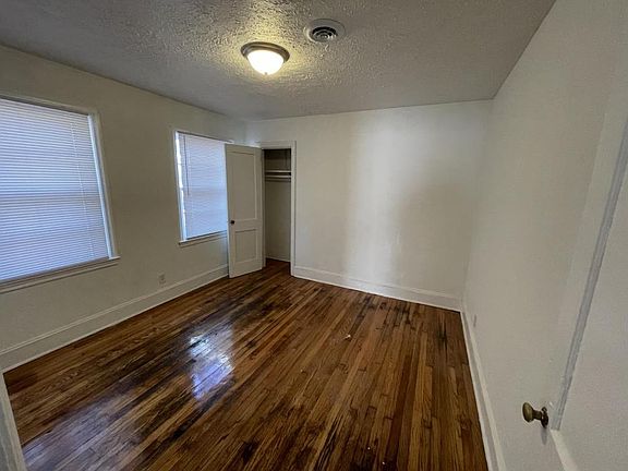 5th image of 610 S Sycamore St