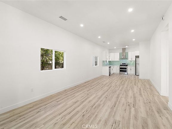 3rd image of 10730 Strathern St