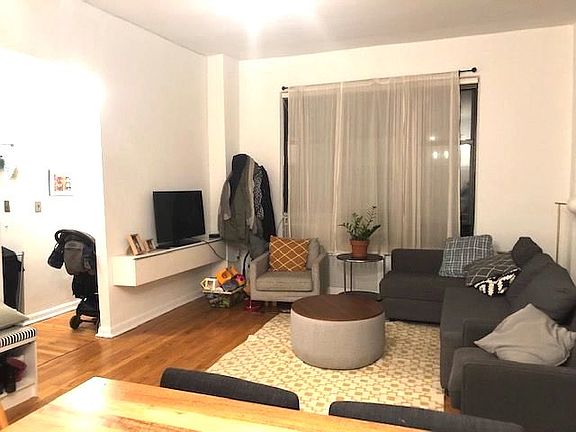 4th image of 495 W End Ave #6OO
