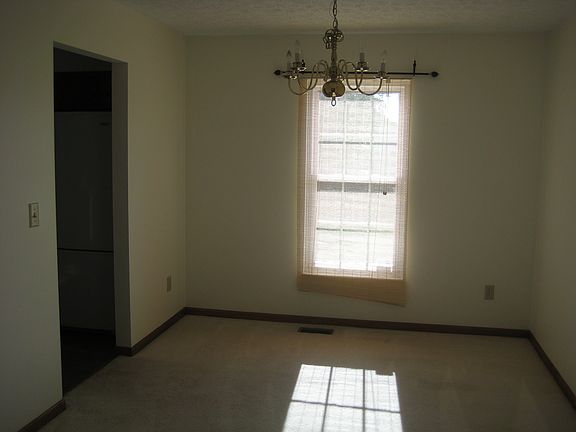 3rd image of 8245 Snowhill Ct