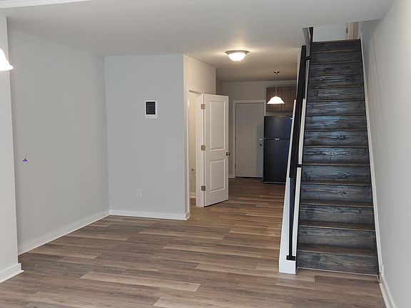 3rd image of 1509 W Oakdale St
