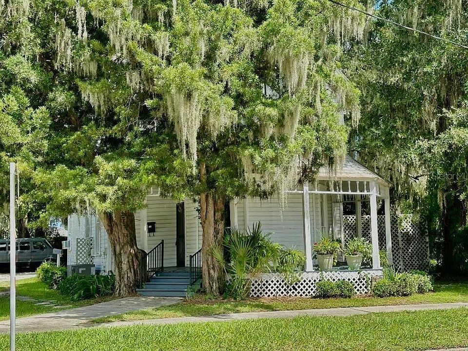 1st image of 190 N OAK AVENUE