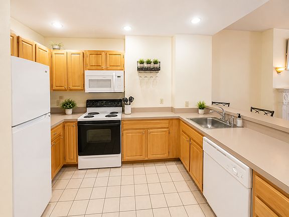 2nd image of 1406 Beacon St APT 2A