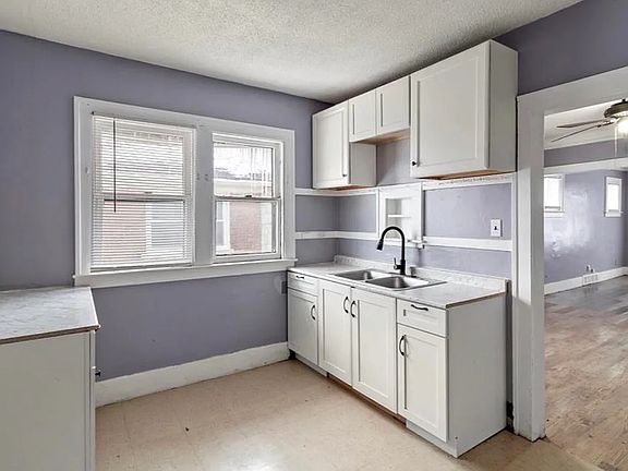 3rd image of 11346 Belleterre Ave