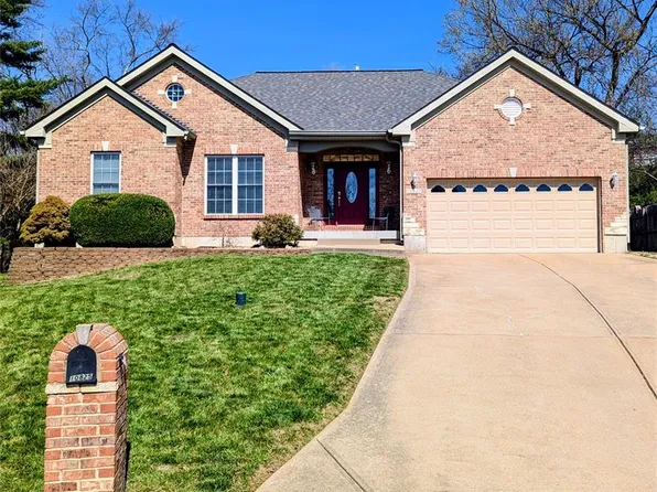 10825 Larkspur Dr, Saint Louis, MO 63123