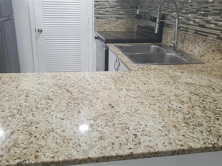 721 SE 1st Way #C13 — Photo 9