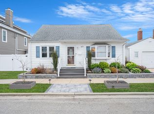 677 S 9th Street, Lindenhurst, NY