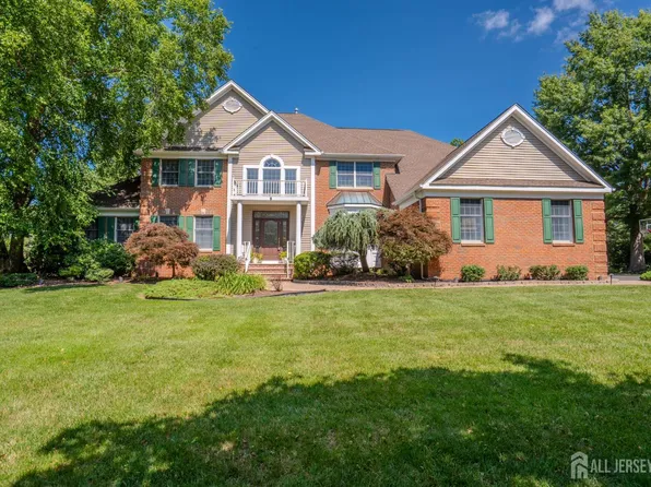 8 Marian Dr, West Windsor, NJ 08550
