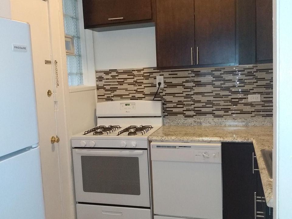 1st image of 852 W Agatite Ave APT 1