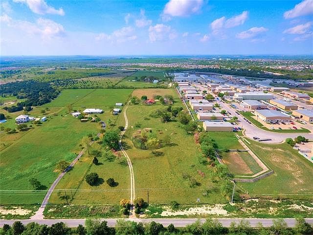 2nd image of 2313 Crystal Bend Dr