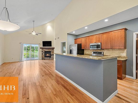 3rd image of 4241 Cortland Ct #12
