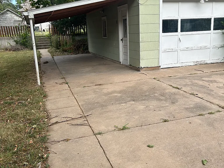 307 N Pine St — Photo 7