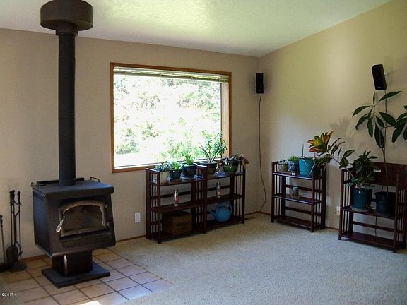 4th image of 1324 NW Sunahama Pl