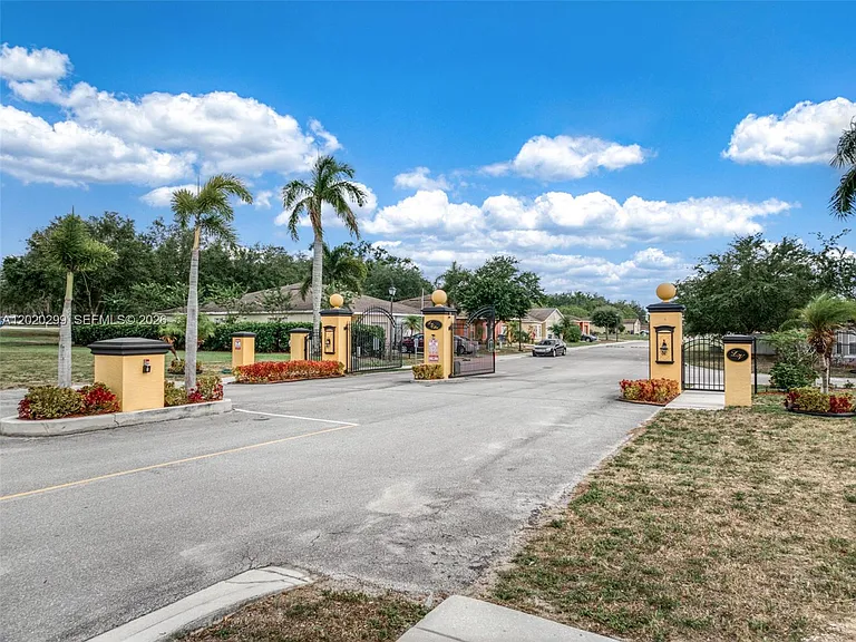 1407 Las Villas Blvd — Photo 23