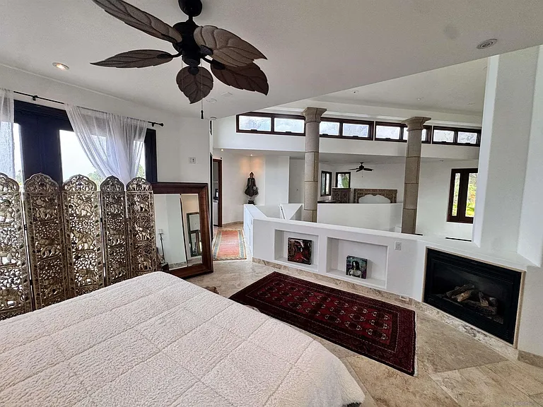 633 Fern Gln — Photo 10