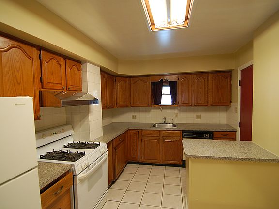 3rd image of 2536 S Franklin St
