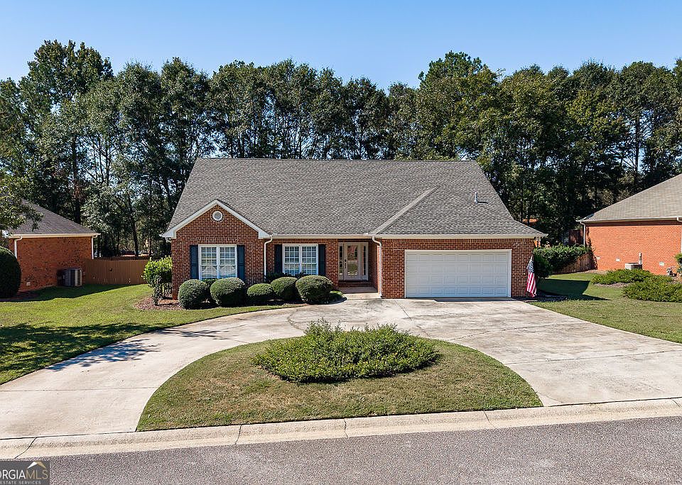 1st image of 850 Saint Ives Ln