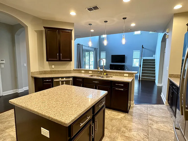 7922 Hampton Lake Dr — Photo 6