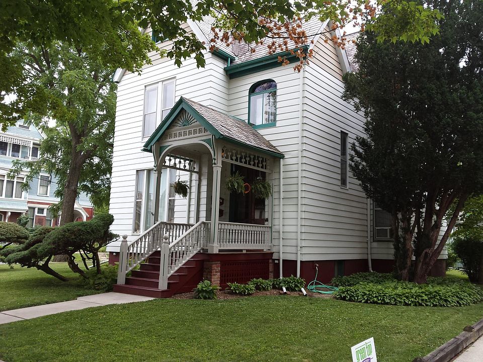 613 E. Grove St.-rental unit is on 2nd floor
