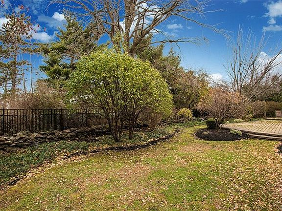 5th image of 48 Turnberry Dr