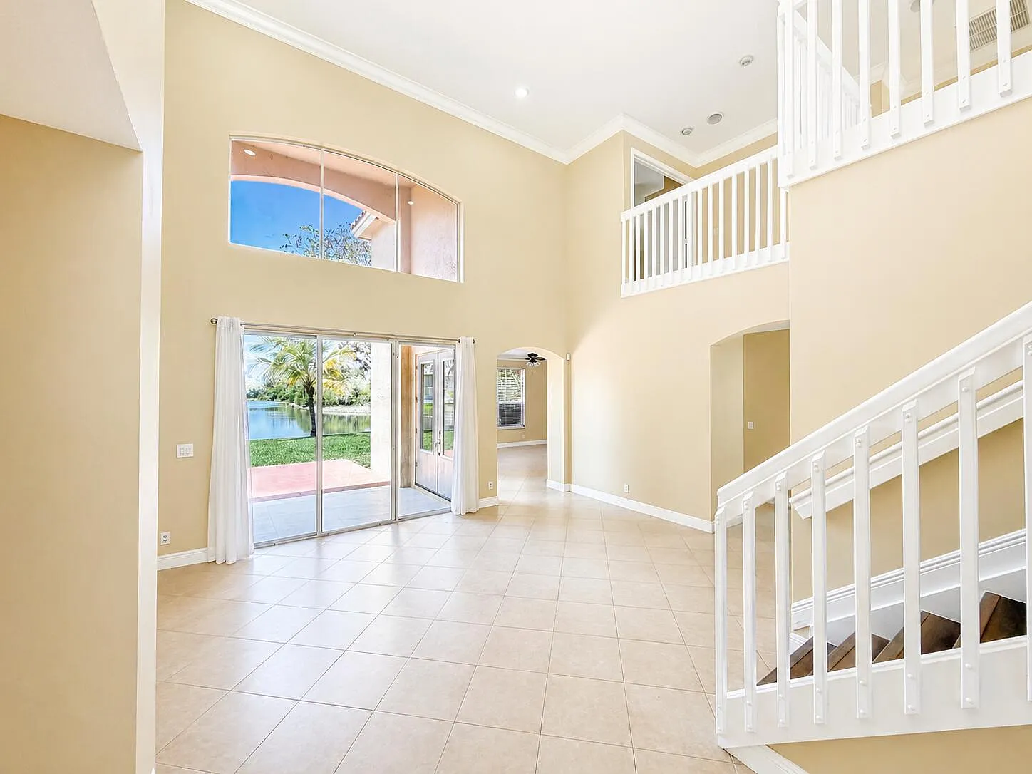 5 bed, 3.5 bath, 2742 sqft, $5,350 — Photo 3