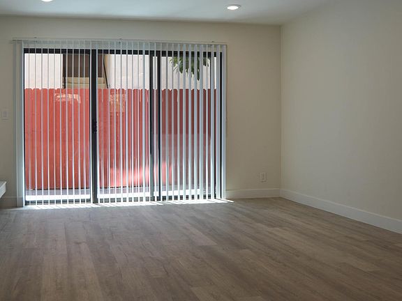 3rd image of 3356 Keystone Ave #11