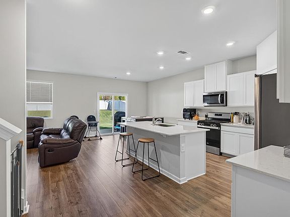 4th image of 218 Crossgrain Rd