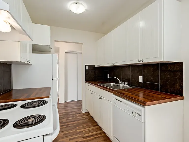 608 2nd St W #308 — Photo 18