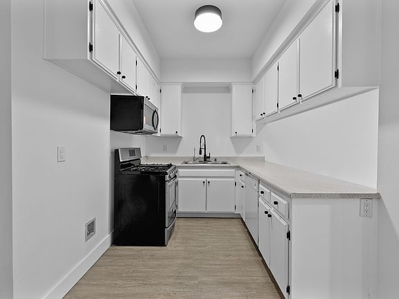 2nd image of 6606 Hazeltine Ave #106A