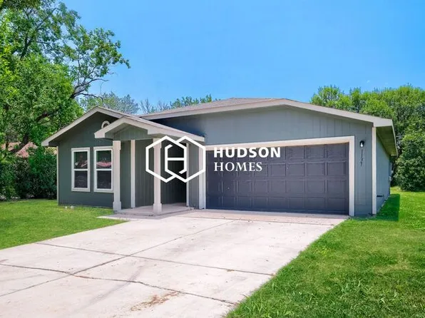1137 Spruce St, Seguin, TX 78155
