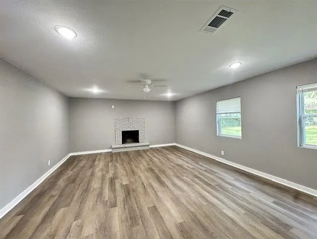 135 Rosewood Dr — Photo 9