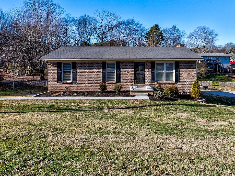 1st image of 805 N Whispering Oak Cir